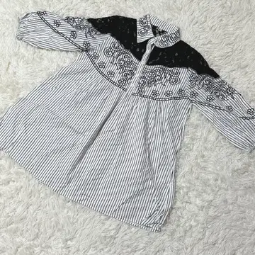 [ c6051 ] 새상품급 셔츠 블랙 화이트 레이스 자수
