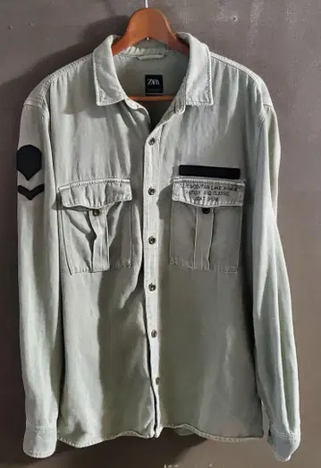 ZARA 와펜 부착 밀리터리 셔츠