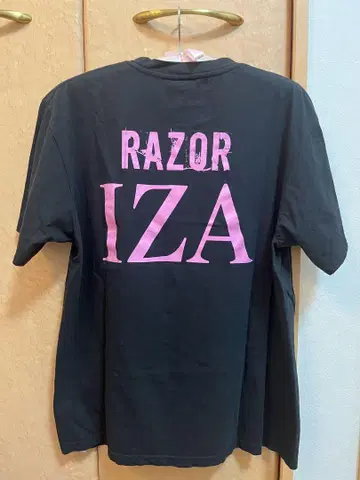 RAZOR 가죽 IZA 이자 T셔츠
