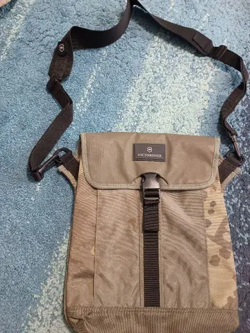 Victorinox 카모플라쥬 숄더백