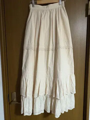 루비앤유 레이스 스커트