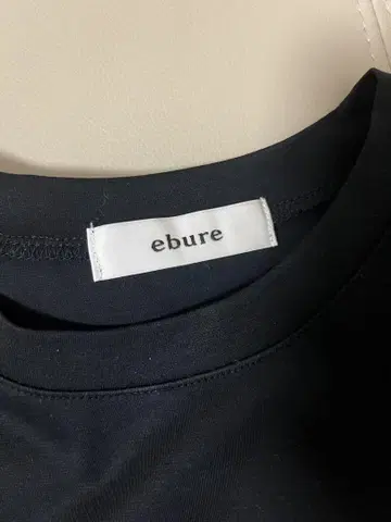 ebure 블랙 반팔 T셔츠