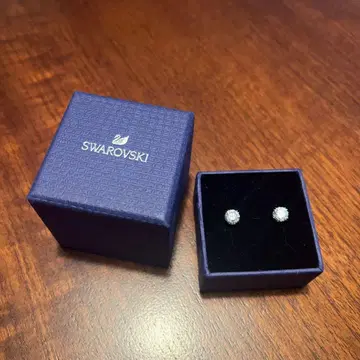 SWAROVSKI 크리스탈 스터드 귀걸이 박스 포함