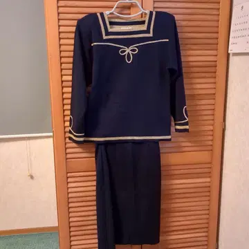 네이비 긴팔 셋업 스커트 포함