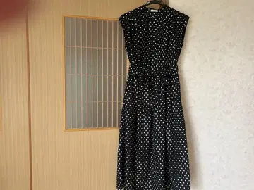 테치치 슬리브리스 원피스 도트 패턴 블랙
