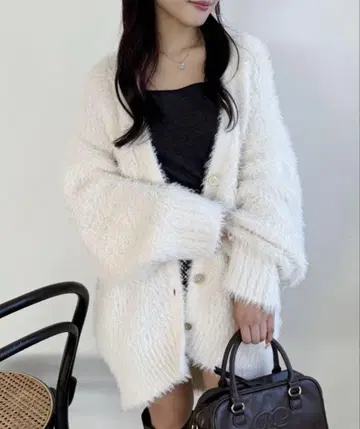 NICE CLAUP 퍼지 롱 가디건 화이트