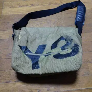 Y-3 숄더백 카키