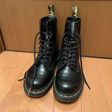 닥터마틴 8홀 부츠