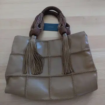 DESMO 베이지 태슬 핸드백