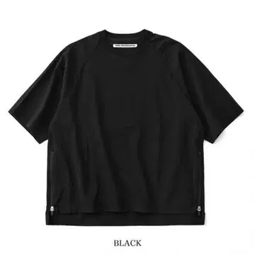 화이트 마운티니어링 블랙 티셔츠