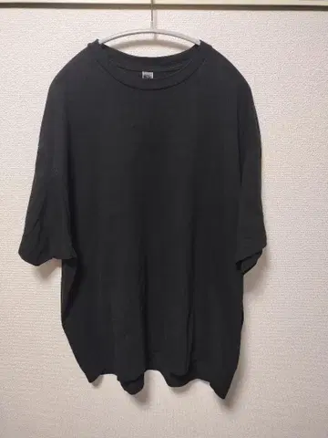 LE 블랙 크루넥 T셔츠