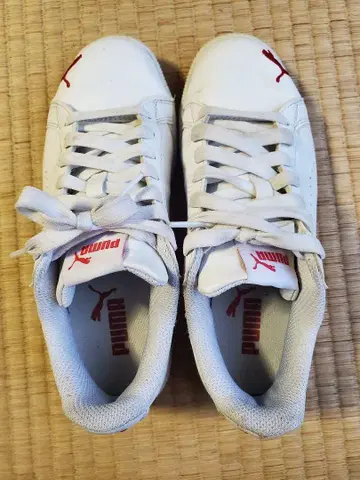 Puma 화이트 스니커즈 빨간색 원포인트