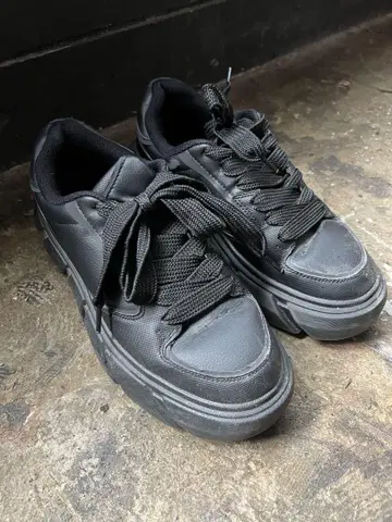 ZARA 통굽 블랙 청키 밑창 스니커즈