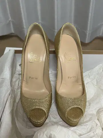 Christian Louboutin 힐 펌프스 오픈토