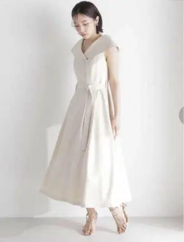 내추럴 뷰티 베이직 슬리브리스 롱 원피스 아이보리