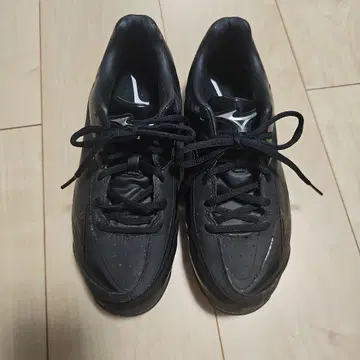 미즈노 블랙 스파이크 슈즈 24.5cm