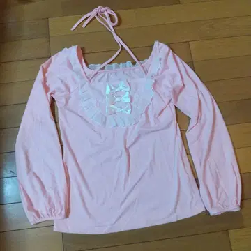 프릴 리본 포함 핑크 긴팔 상의