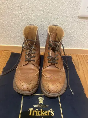 Tricker's 브로그 부츠 브라운