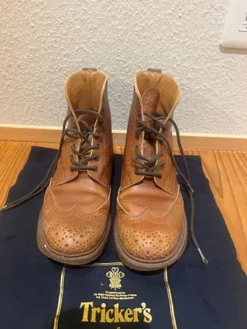 [ 인기! 가격 인하 ] Tricker's 인기 색상 브라운
