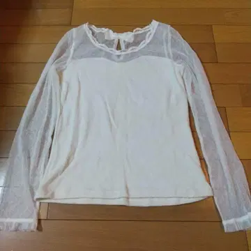 레이스 달린 화이트 긴팔 상의
