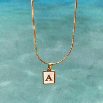 SummeryCoco Shell Plate Letter Necklace