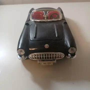 1957년 모델 1957년형 시보레 콜벳 (C1)입니다.