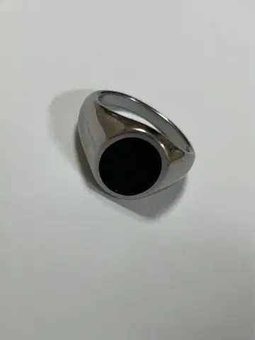 심플한 스테인리스 스틸 반지