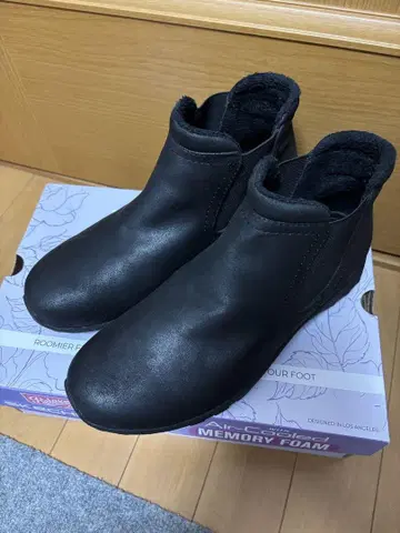 새상품급 SKECHERS 블랙 사이드 고어 부츠 25cm