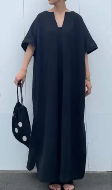 새상품급 비어즐리 V넥 BIG 원피스 블랙 키넥 반팔