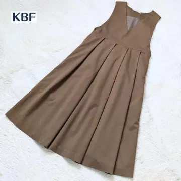 KBF BIG 플리츠 오버롤 스커트 V넥 베이지