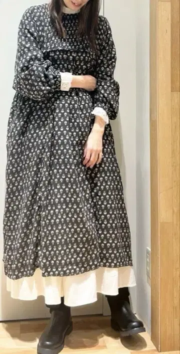Samansa Mos2 꽃무늬 가슴 핀턱 원피스