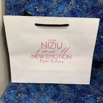 NiziU