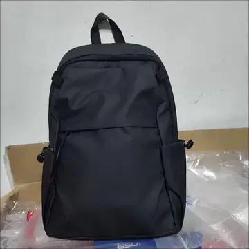 블랙 백팩 심플한 디자인