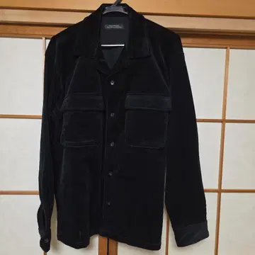 블랙 코듀로이 긴팔 셔츠 포켓 부착