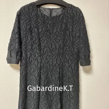개버딘 K.T 블랙 반소매 꽃무늬 롱 원피스