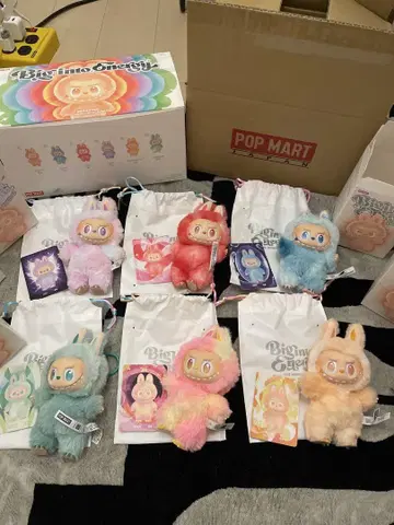 POP MART THE MONSTERS Big into Energy