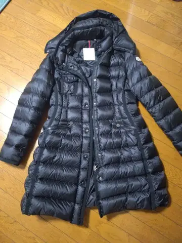 MONCLER 블랙 다운 자켓 엘르 사이즈 5 (XL)