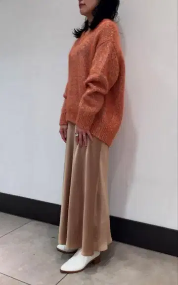 유나이티드 애로우즈 UWCS 새틴 세미 타이트 스커트 36