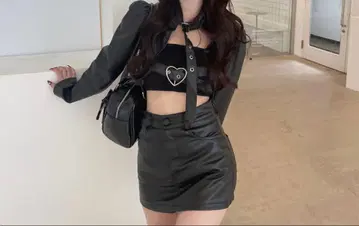 하트 모티브 벨트 포함 숏 자켓 elmyu darich