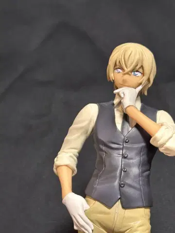 피규어 아무로 토오루 생각 중인 포즈