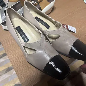 베이지 가죽 펌프스 23.5cm