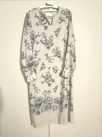 AMERI 아메리 REHEMA KEY NECK DRESS