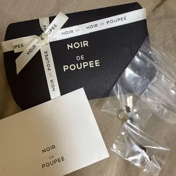 NOIR DE POUPEE 귀걸이