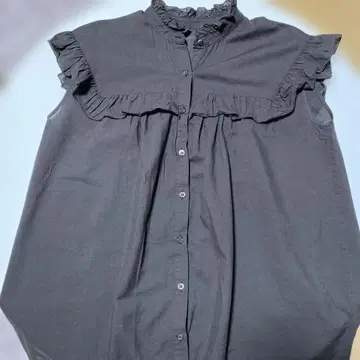 Spick & Span 프릴 장식 블랙 셔츠
