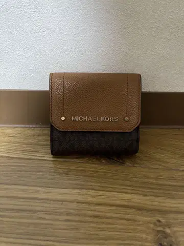 마이클코어스 반지갑