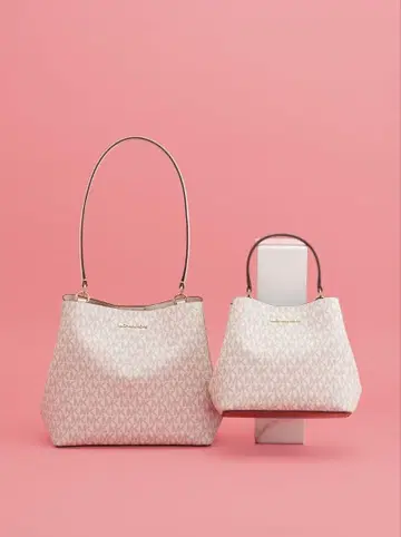 MICHAEL KORS 패킷 크로스 바디 MK 시그니처