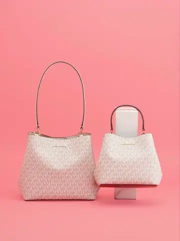 MICHAEL KORS 패킷 크로스 바디 MK 시그니처