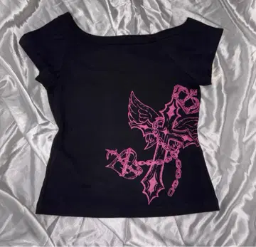 9090 girl Cross Logo Off Shoulder Tee