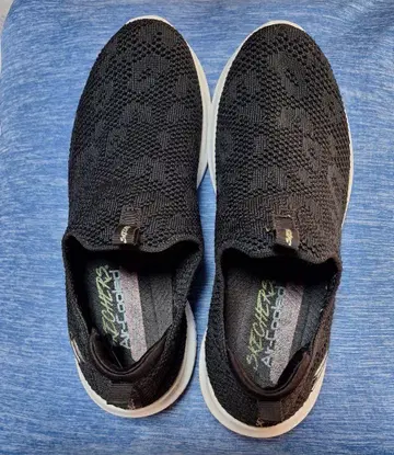SKECHERS