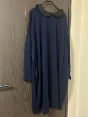네이비 긴팔 원피스 블랙 카라 부착